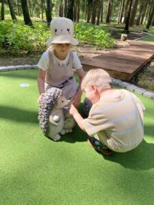 Mažieji tyrinėja miško gyventojus